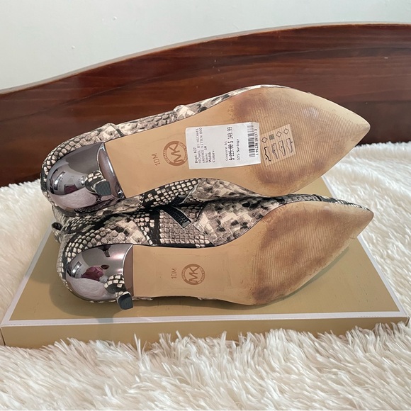 NEW Michael Kors Kadence Kitten Bootie EMB Faux Leather Color Sand Size 10M Box. - Picture 15 of 17